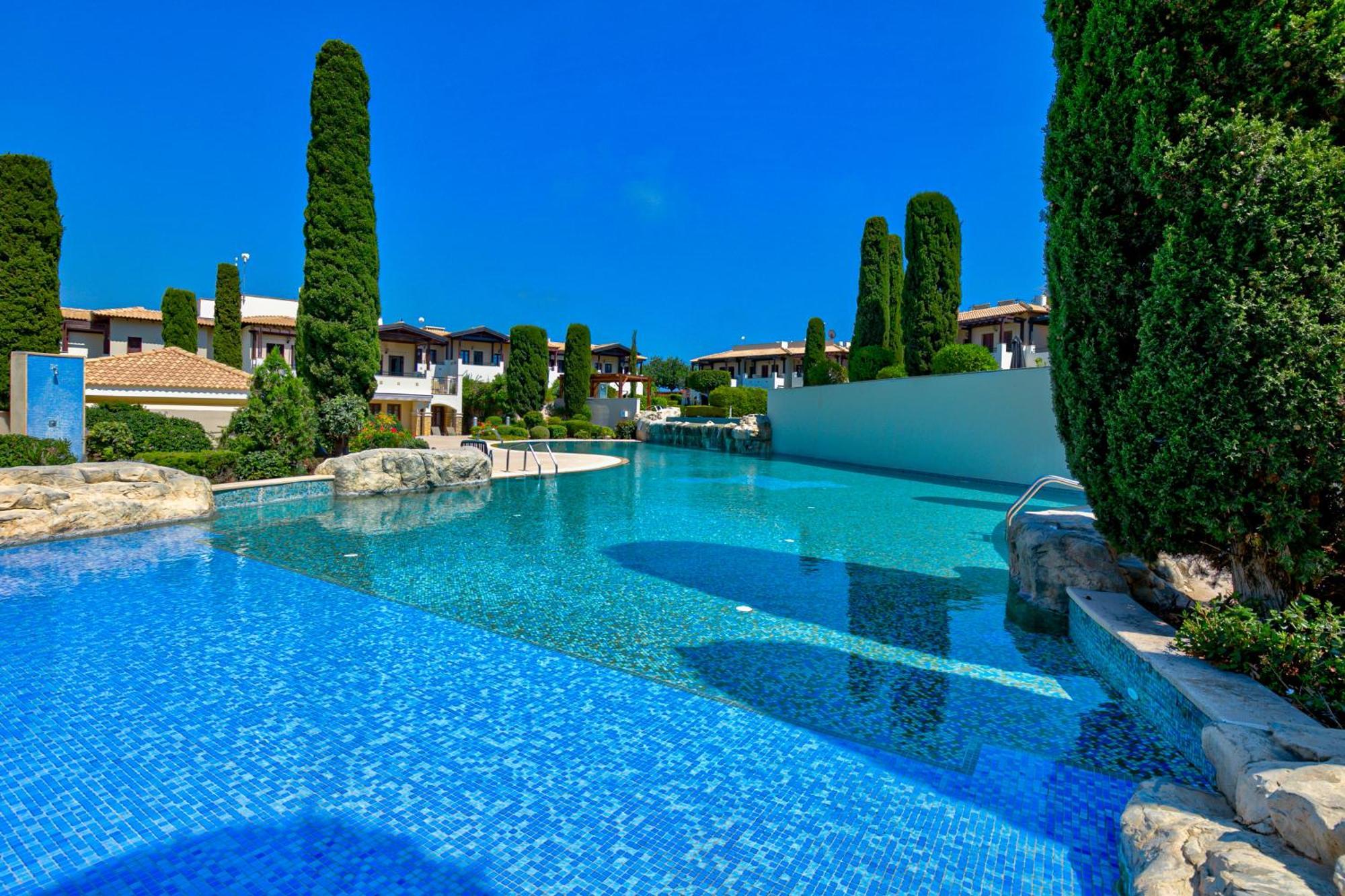 2 Bedroom Apartment Chloe With Communal Pool, Aphrodite Hills Resort Куклія Екстер'єр фото