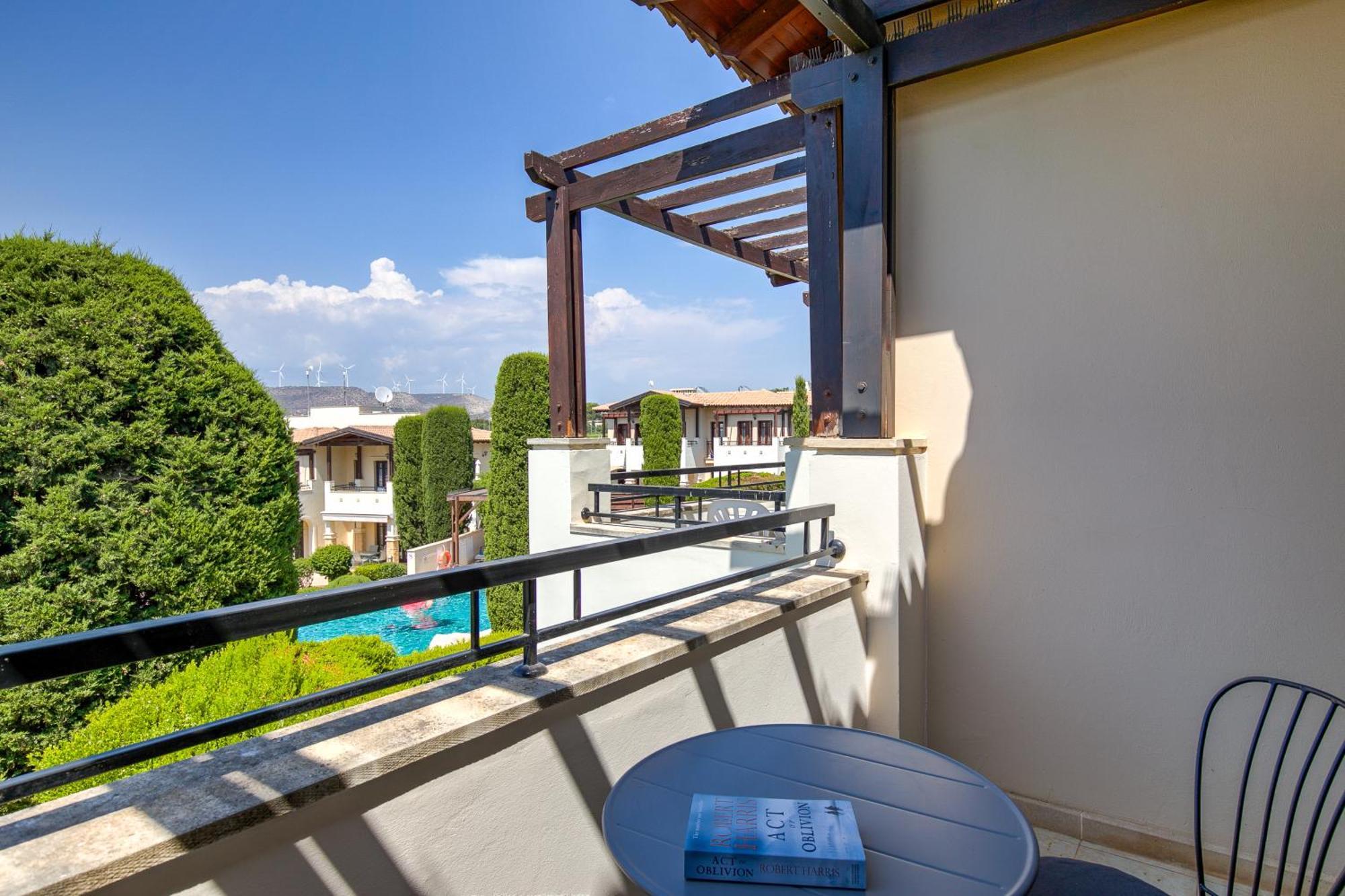2 Bedroom Apartment Chloe With Communal Pool, Aphrodite Hills Resort Куклія Екстер'єр фото
