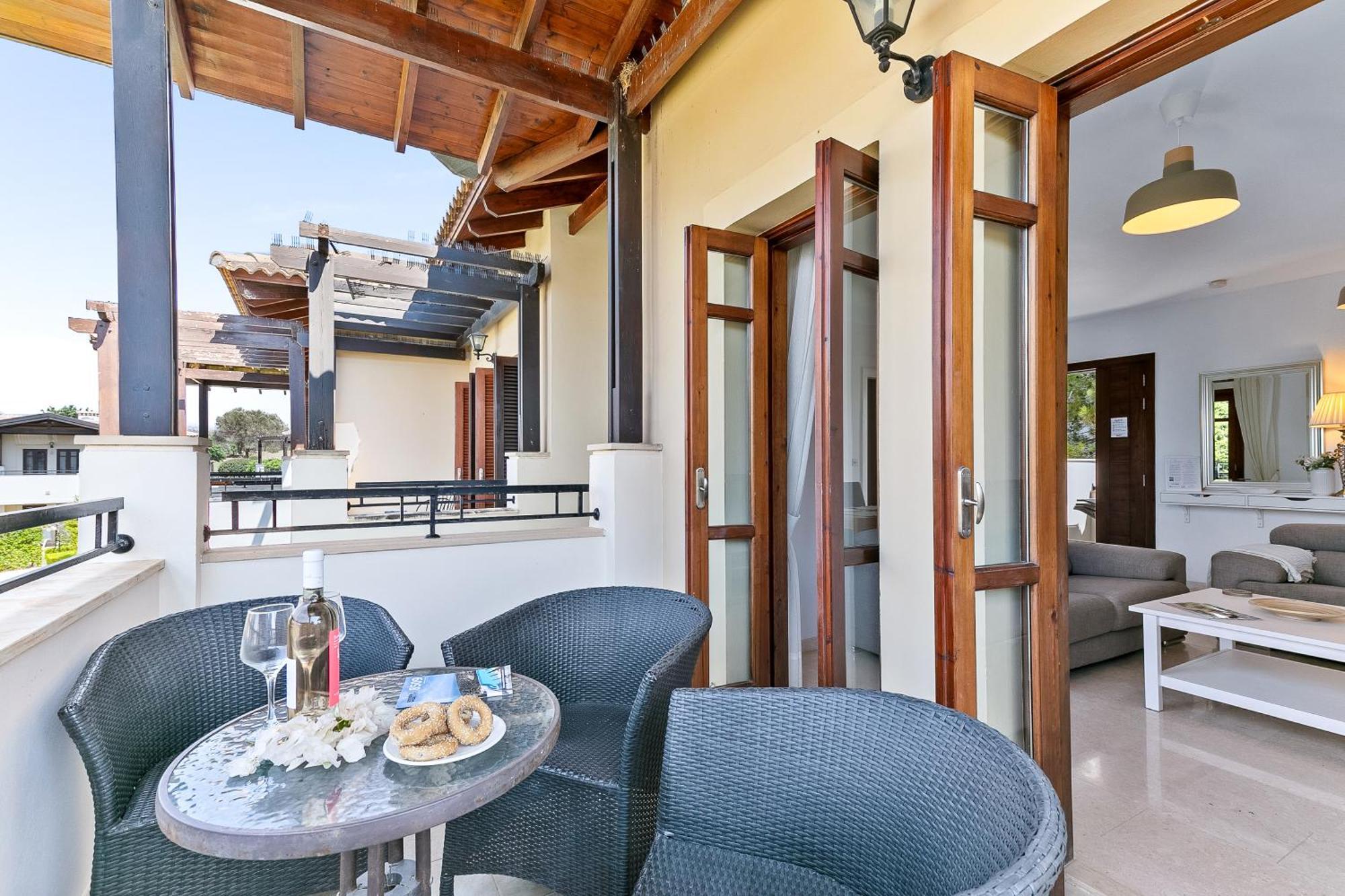 2 Bedroom Apartment Chloe With Communal Pool, Aphrodite Hills Resort Куклія Екстер'єр фото