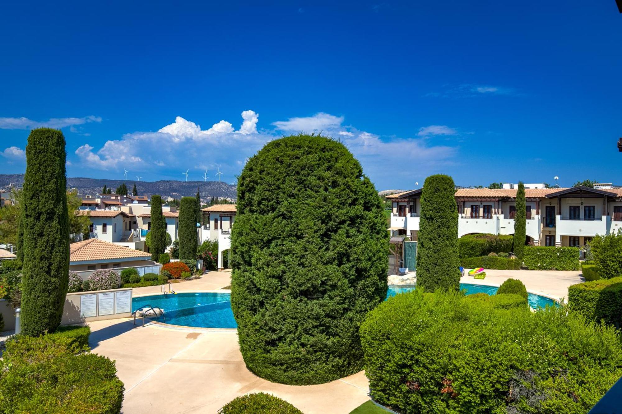 2 Bedroom Apartment Chloe With Communal Pool, Aphrodite Hills Resort Куклія Екстер'єр фото