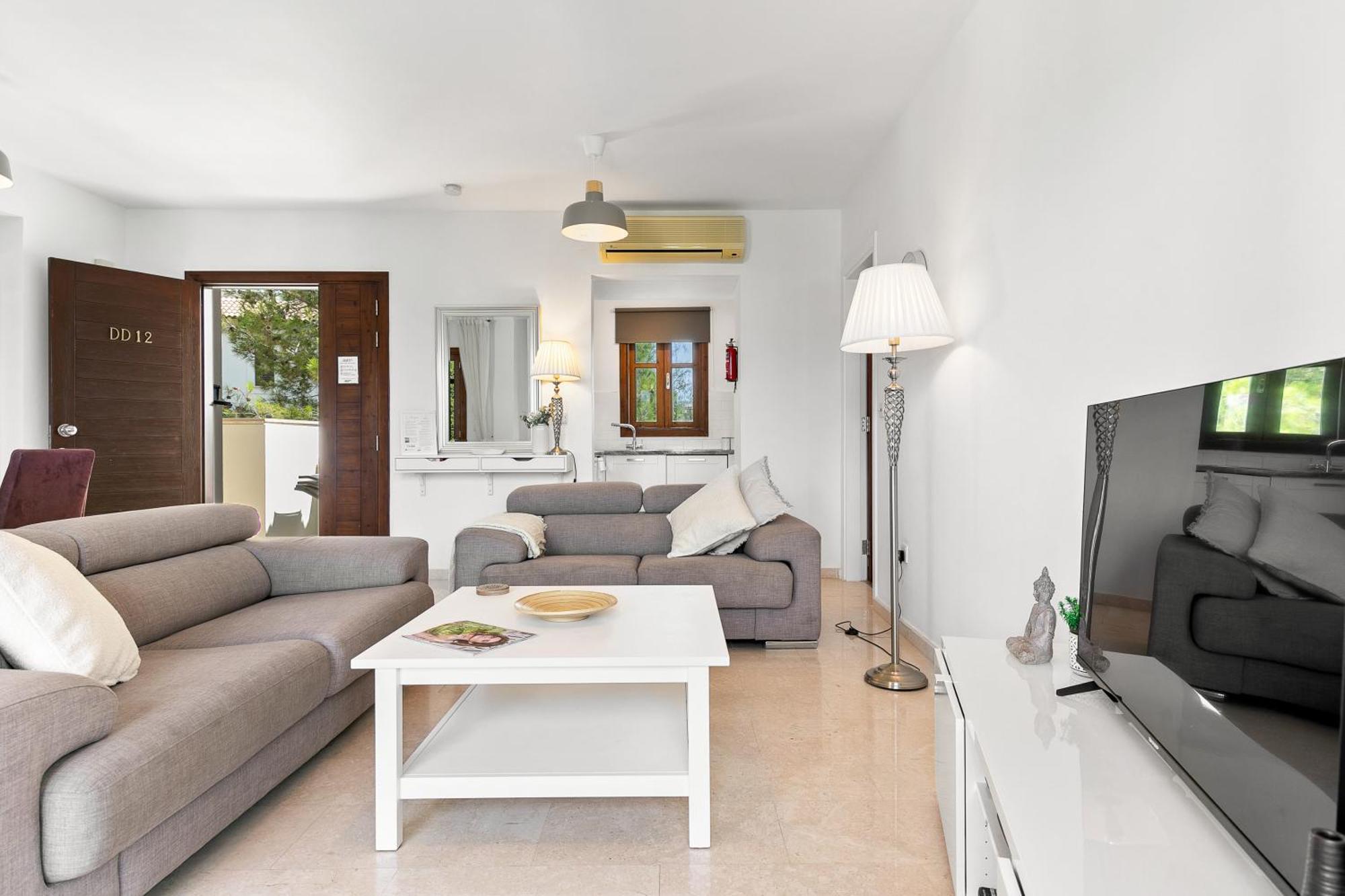 2 Bedroom Apartment Chloe With Communal Pool, Aphrodite Hills Resort Куклія Екстер'єр фото